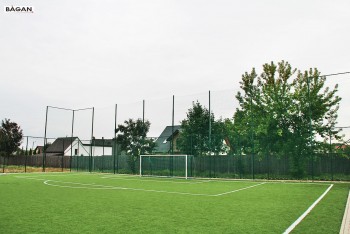 Ogrodzenie boiska piłkarskiego, siatka zabezpieczająca osłonowa